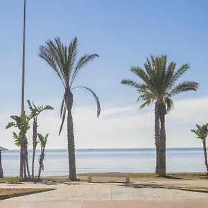 Piscina Y Parking En La Playa Rincón de la Victoria